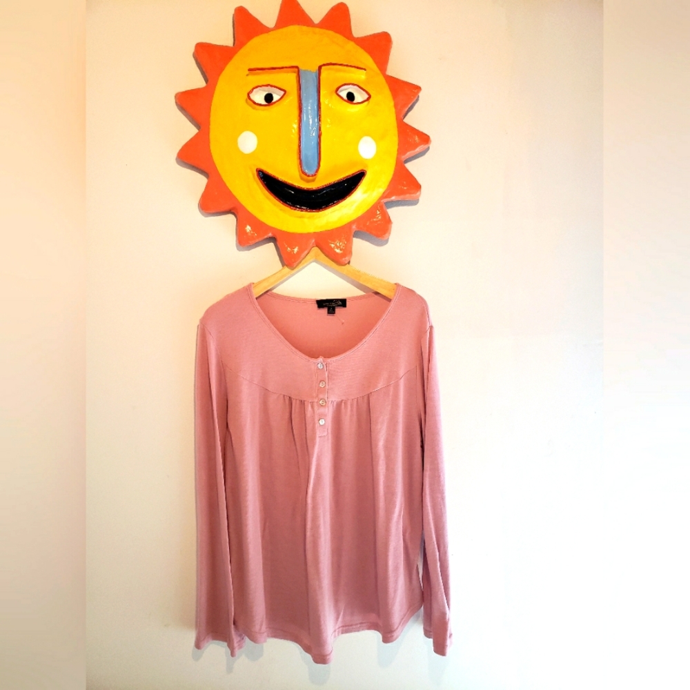Suzanne Betro soft lightweight knit longsleeve pink top